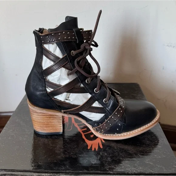 FREEBIRD CHEYENNE MULTI STRAP LACE UP LEATHER BOOTIE SANDAL SIZE 9